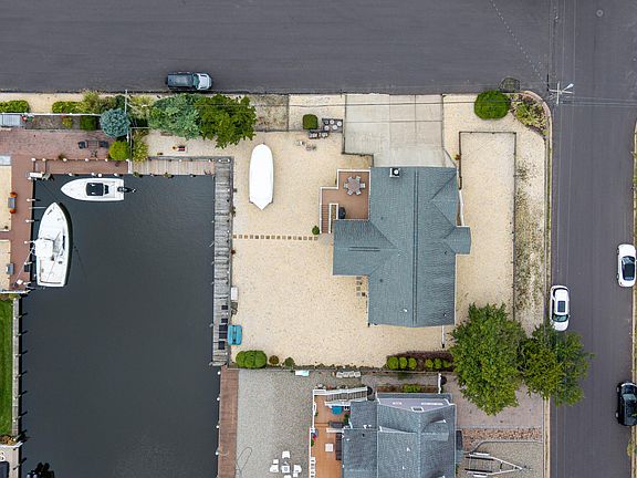 3rd image of 1750 Bay Boulevard
