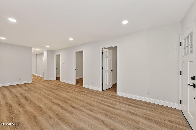4th image of 2858 Plunkett Avenue