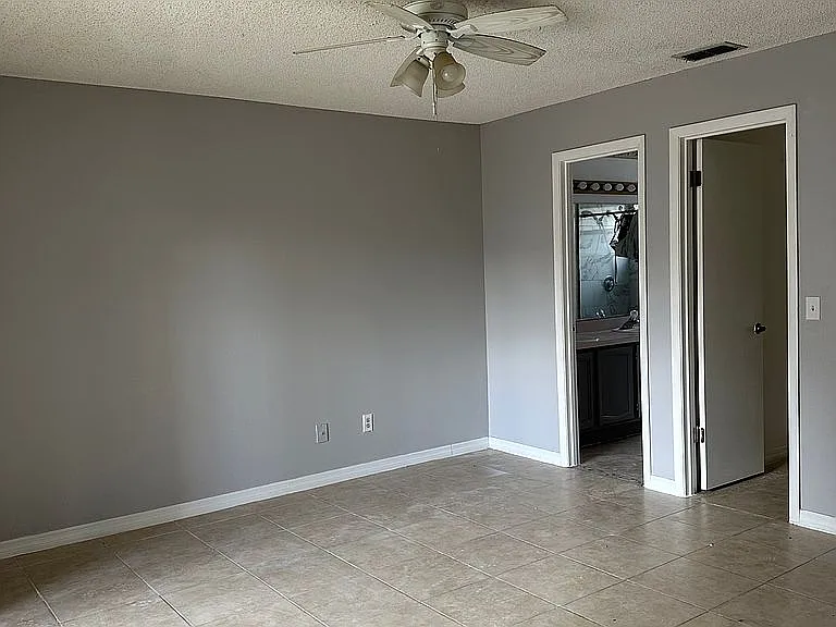1460 Margarete Crescent Dr — Photo 4