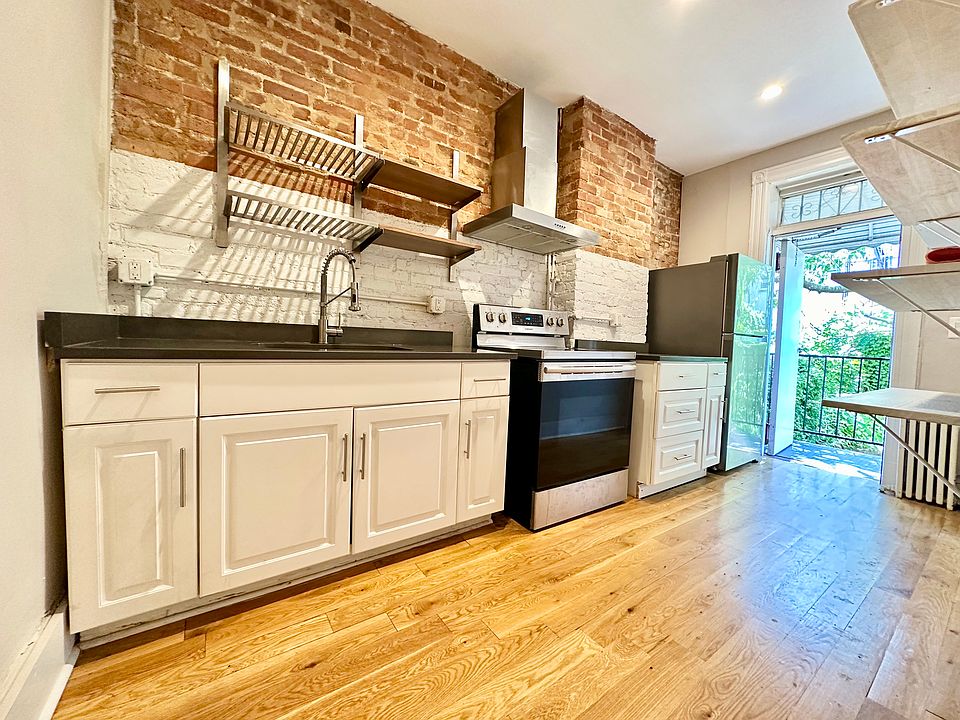 1st image of 4-24 Menahan St #1G