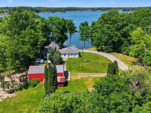 3931 S Shore Dr, Lapeer, MI 48446