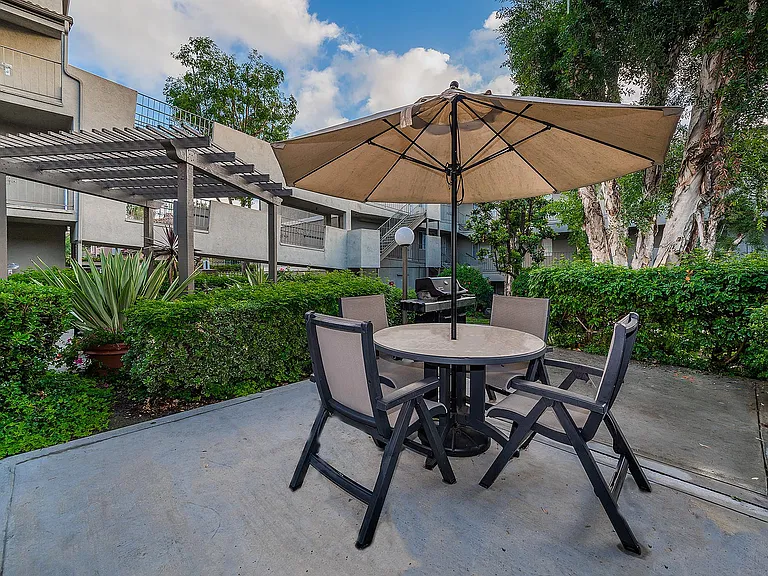 Chateau Spring Gardens Apartments — Photo 44