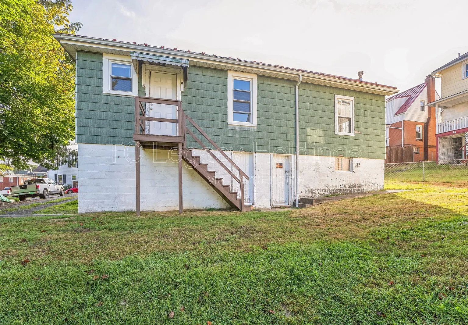 2 bed, 1.0 bath, 799 sqft, $1,225 — Photo 2