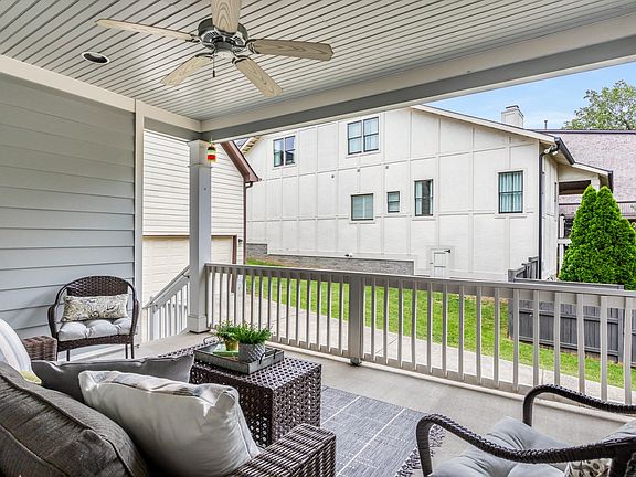 2nd image of 2900 Primrose Cir