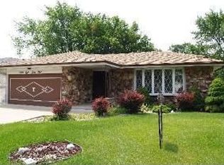 8833 W 97th Pl, Palos Hills, IL