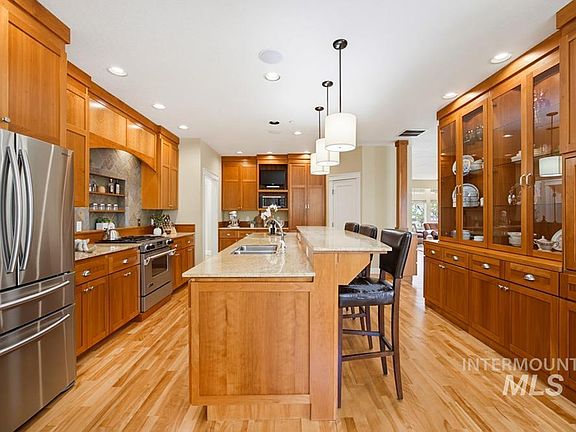5th image of 138 W Thornberry Ct