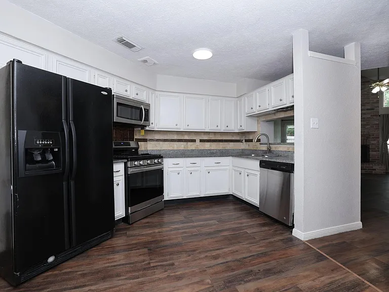 16035 Hollow Rock Dr — Photo 12