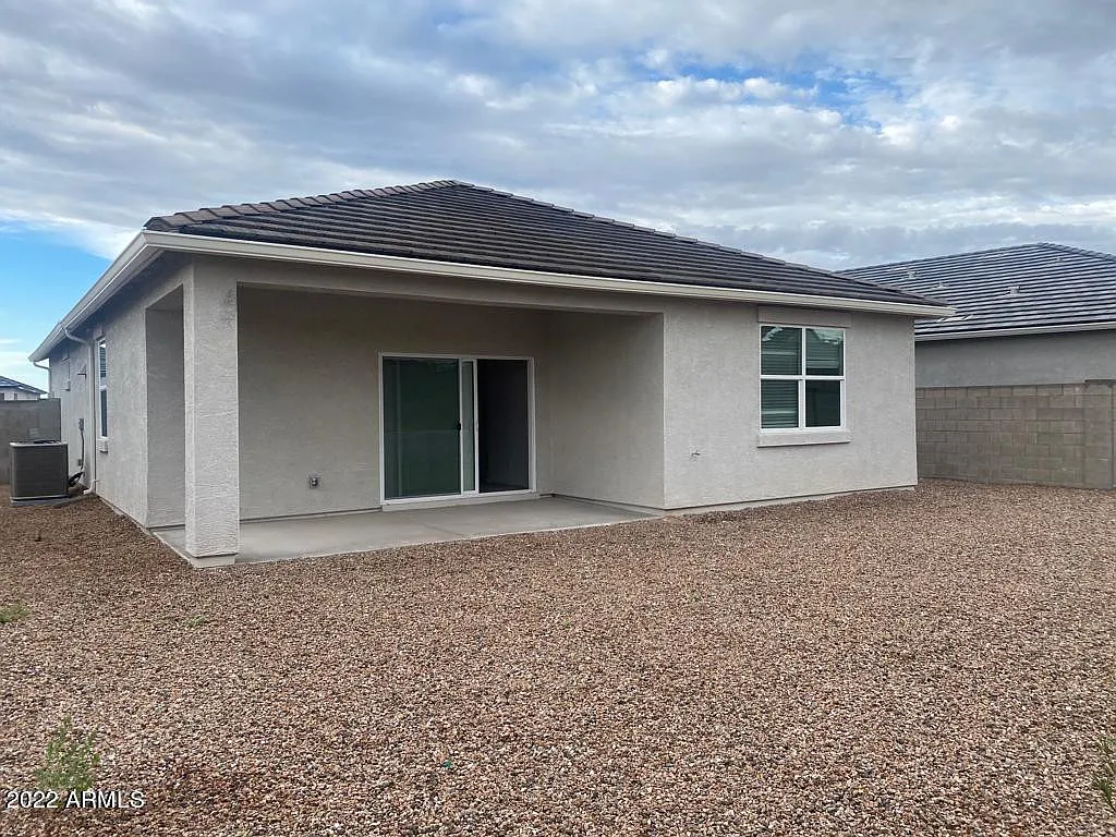 4 bed, 2.0 bath, 1995 sqft, $2,195 — Photo 2