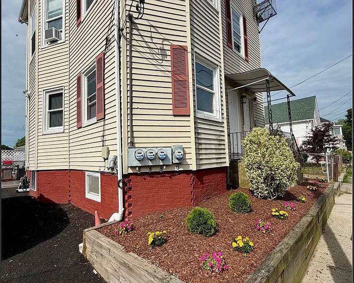 178-180 Chandler Avenue — Photo 1