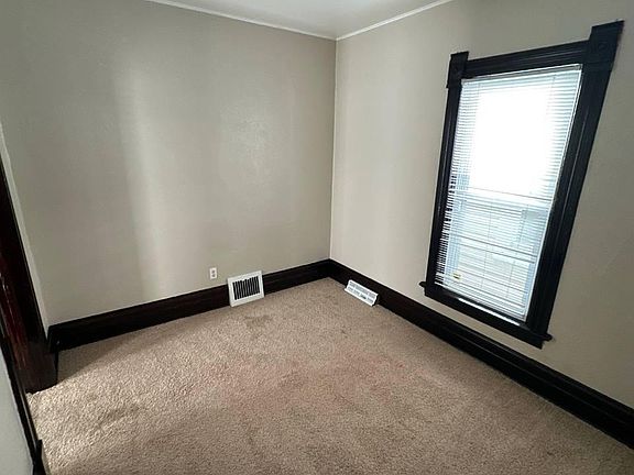 3rd image of 2125 Valentine St