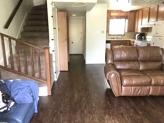 3rd image of 600 Peyton St