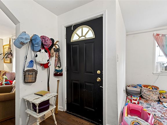 4th image of 707 Moore St