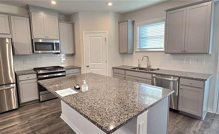 3608 Hidden Valley Cir — Photo 18