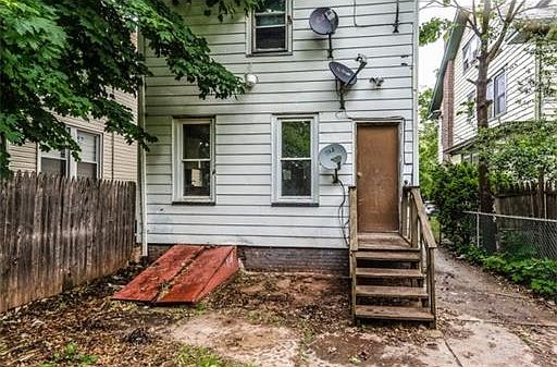 4th image of 250 Delavan St