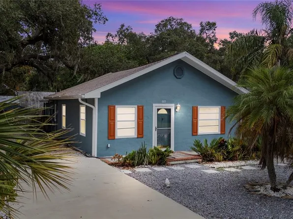 605 E Spruce St, Tarpon Springs, FL 34689
