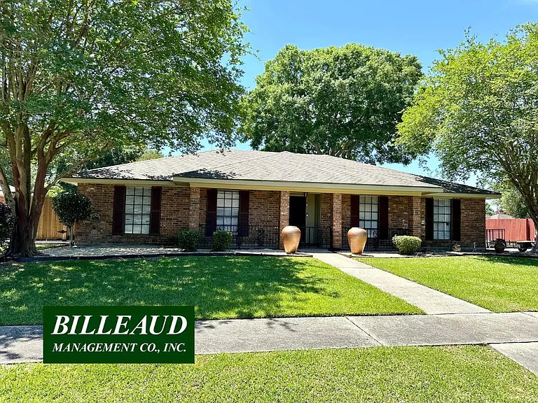 402 Quail Dr — Photo 1