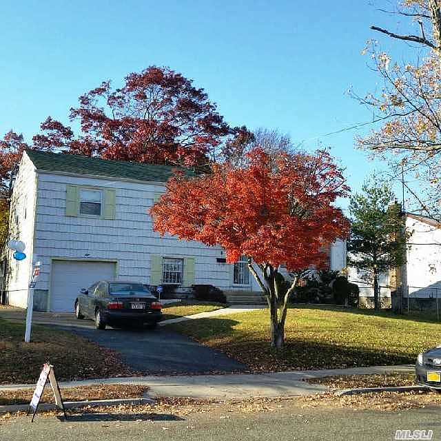 1st image of 9 Lakeside Dr