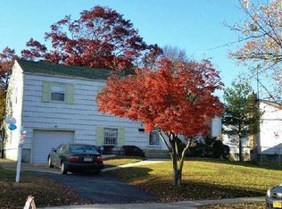 9 Lakeside Dr, Roosevelt, NY 11575
