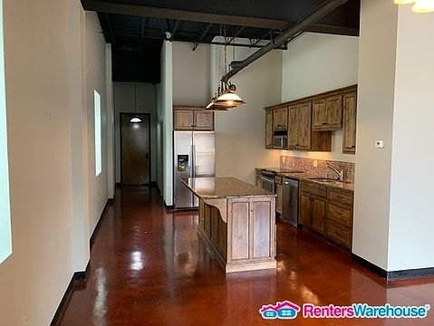 2nd image of 214 E Travis St
