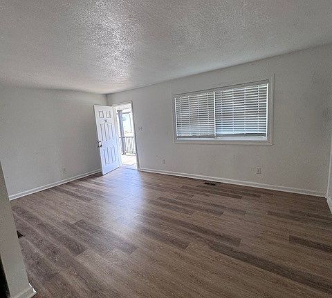 3rd image of 1904 Dutch Valley Dr #10
