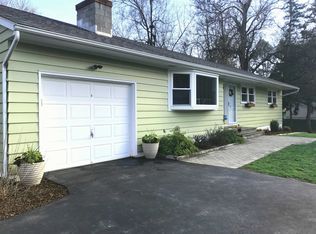 39 Lakeview Rd, Poughkeepsie, NY 12603