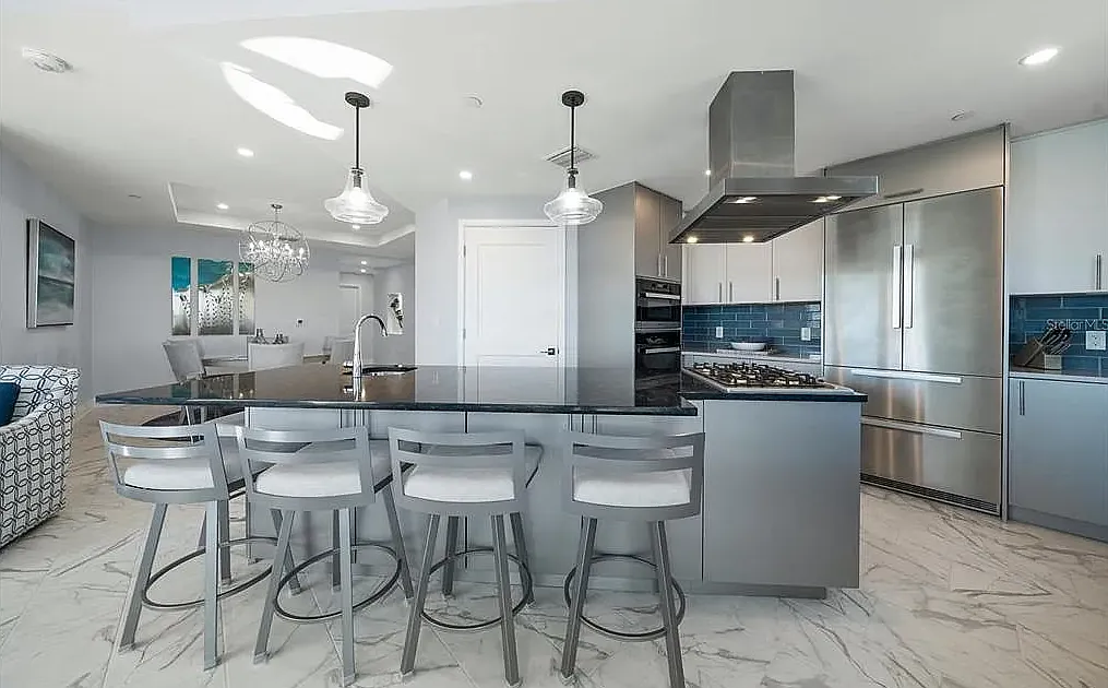 3 bed, 3.5 bath, 2000 sqft, $12,000 — Photo 4