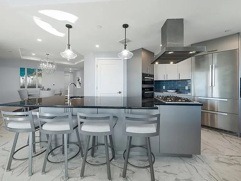 15 Avalon St #704 — Photo 4