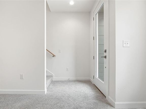 4th image of 2029 Memorial Dr #48