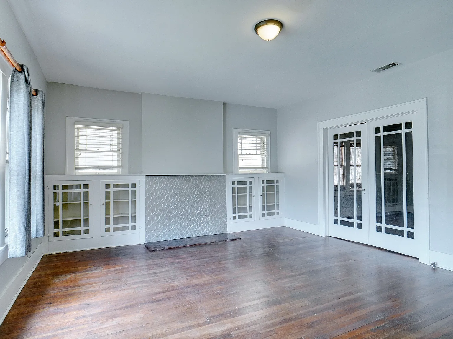 3 bed, 1904 sqft, $2,400 — Photo 2