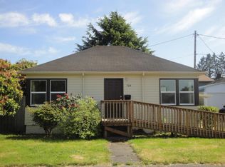 704 Manor Pl, Tillamook, OR 97141