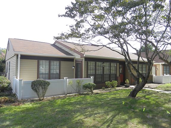 4th image of 634A Devonshire Ln #A