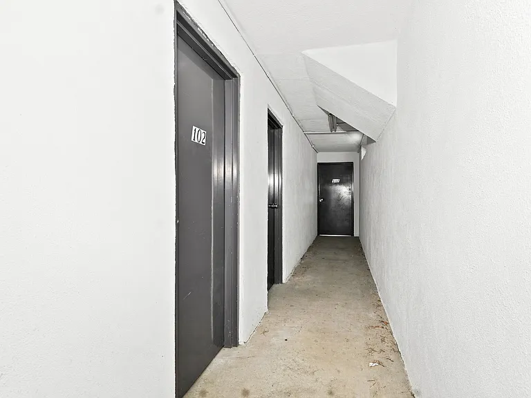 4247 Matilija Ave #102 — Photo 40