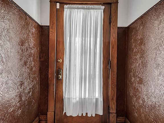5th image of 1063 E Lovejoy St