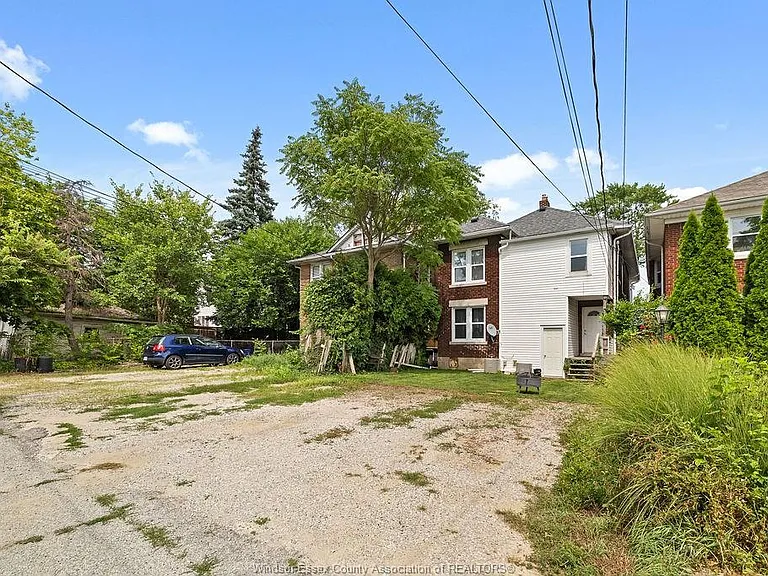 541 Moy Ave — Photo 24