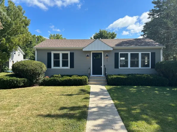 215 N Elm St, Leland, IL 60531