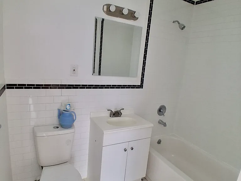 15813 72nd Ave #H — Photo 4