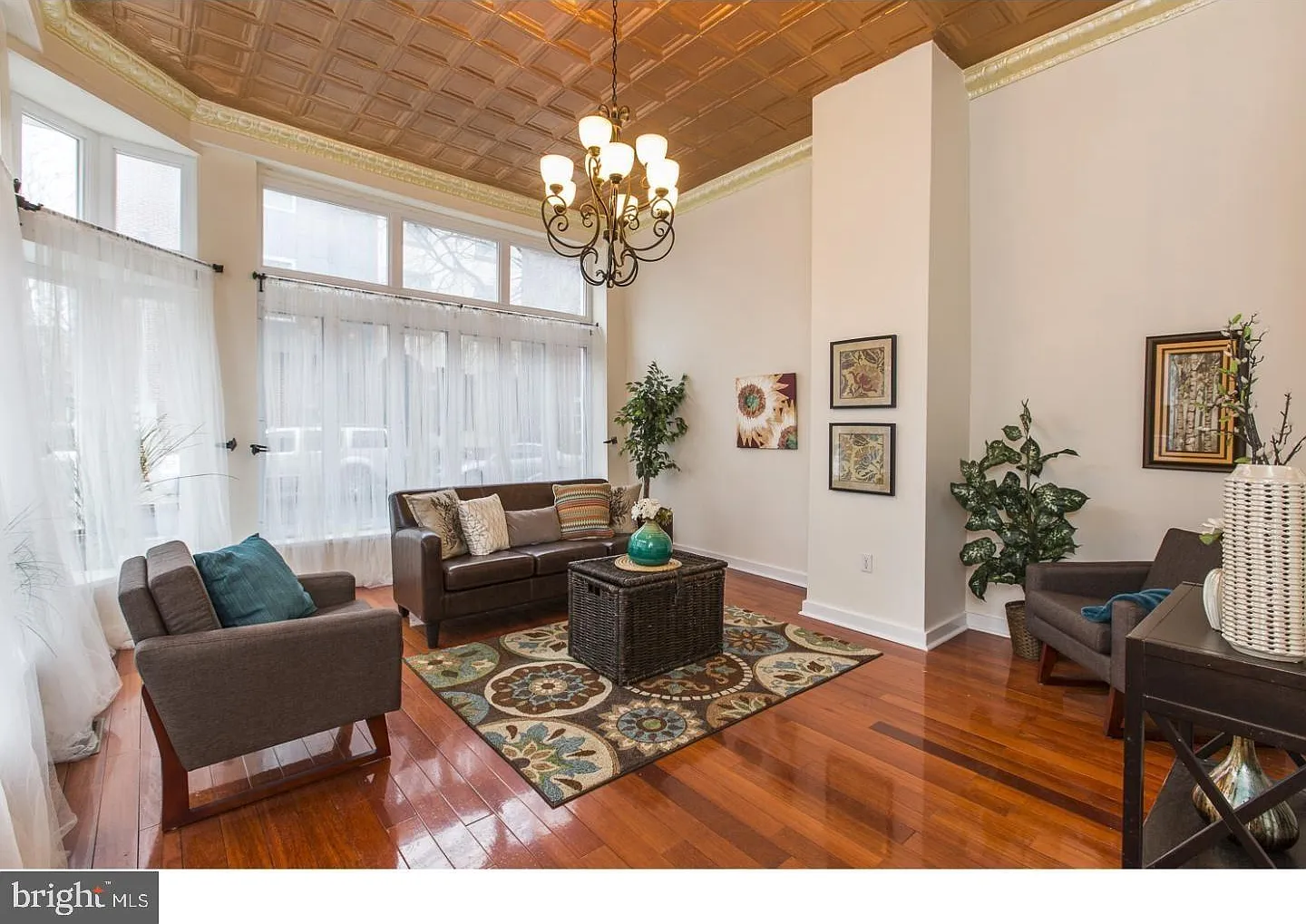 3 bed, 2.5 bath, 1720 sqft, $3,000 — Photo 1