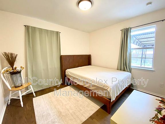 5th image of 511 Bedford Dr