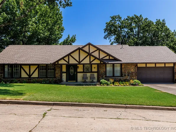 1906 Valley View Dr, Claremore, OK 74017