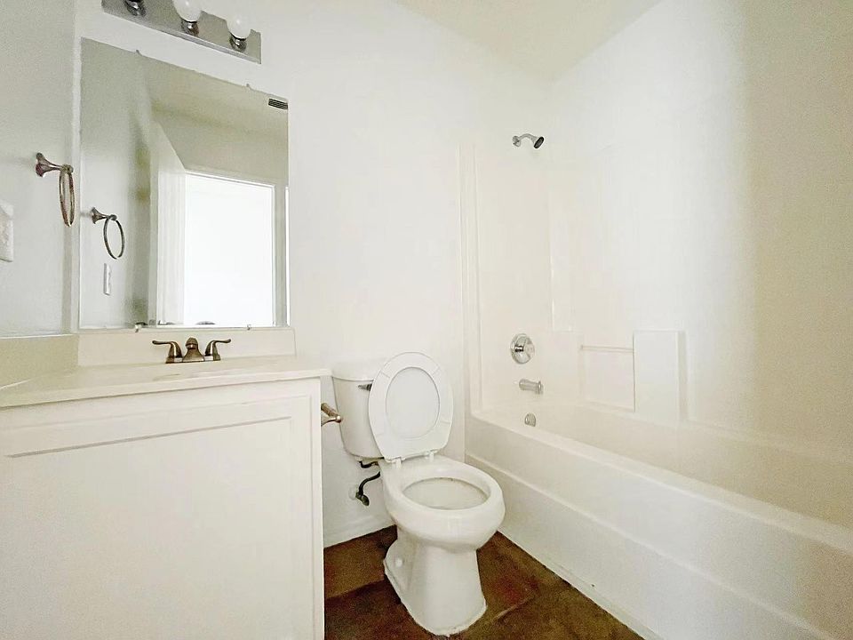 1st image of 3808 Summer Hill Dr