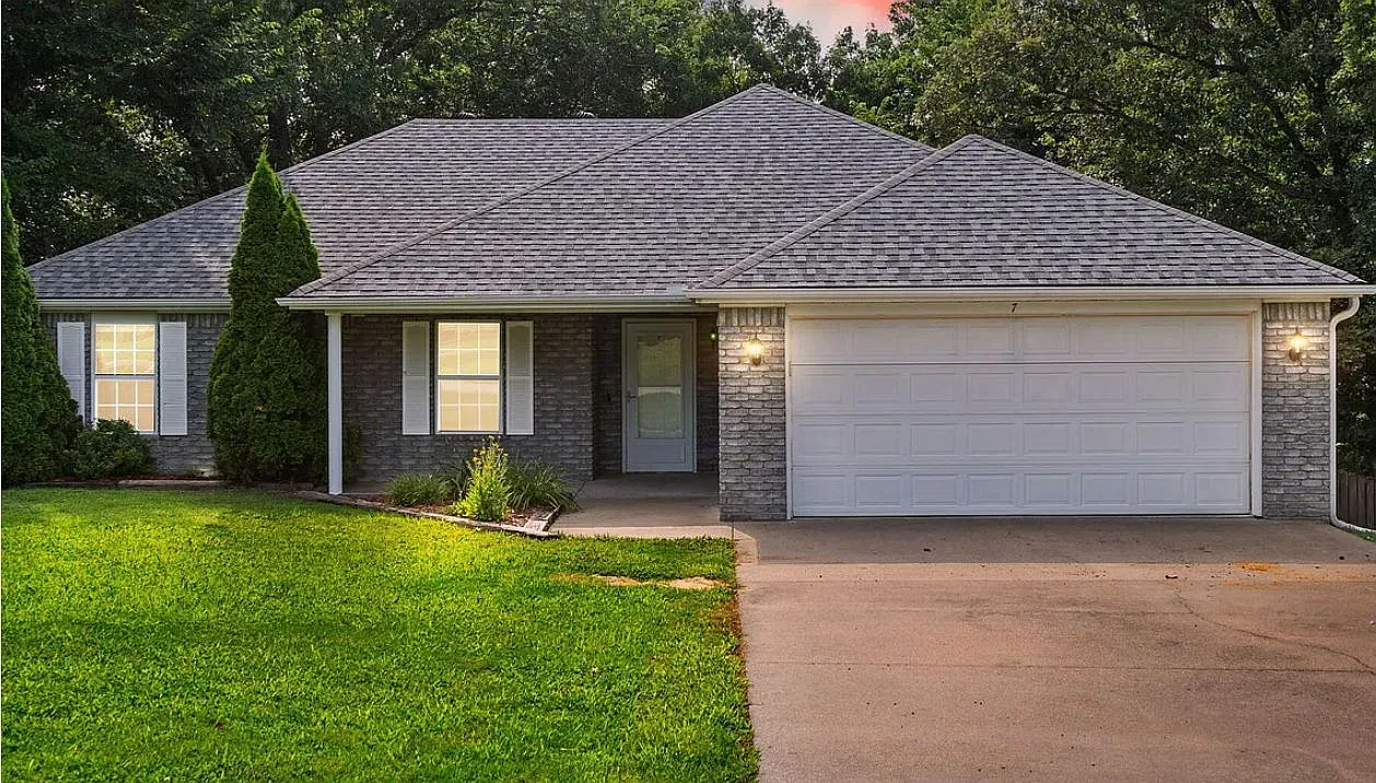 3 bed, 1460 sqft, $1,750 — Photo 1