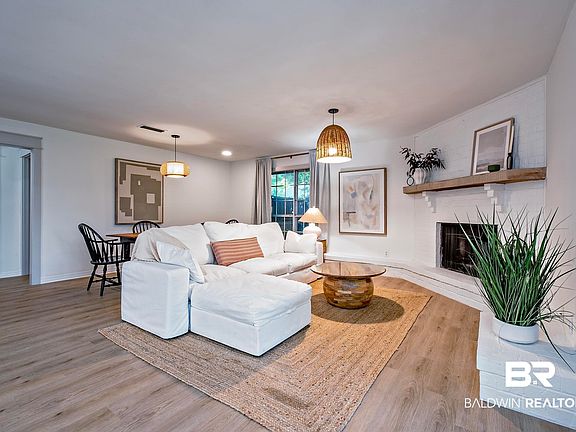 3rd image of 758 Prospect St