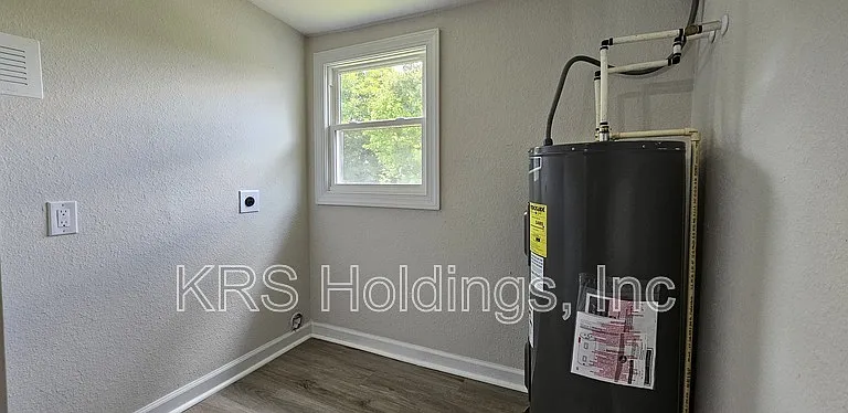 308 Saint James Ave #B — Photo 19