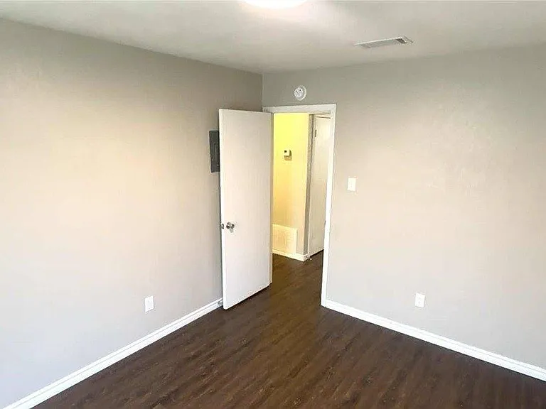 205 Erby Ave #D — Photo 10