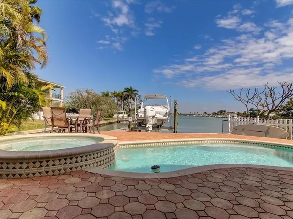 17251 2nd St E, North Redington Beach, FL 33708