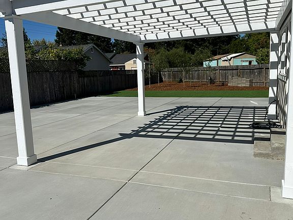 5th image of 308 Eastwood Dr