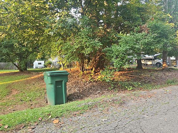3rd image of 30 Acorn Trl