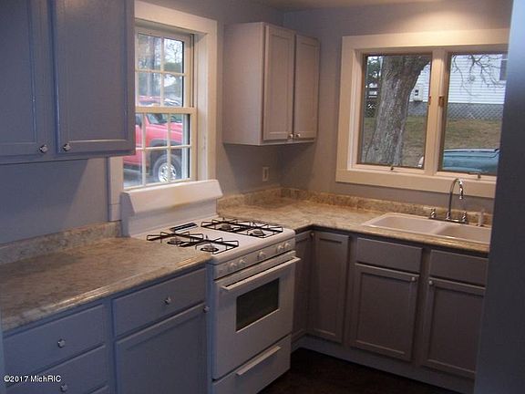 3rd image of 528 N Lincoln Ave