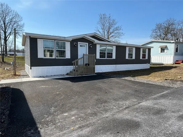 1 Beatrice Dr, Rochester, NY 14625
