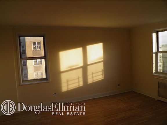 3rd image of 3555 Oxford Ave APT 6C